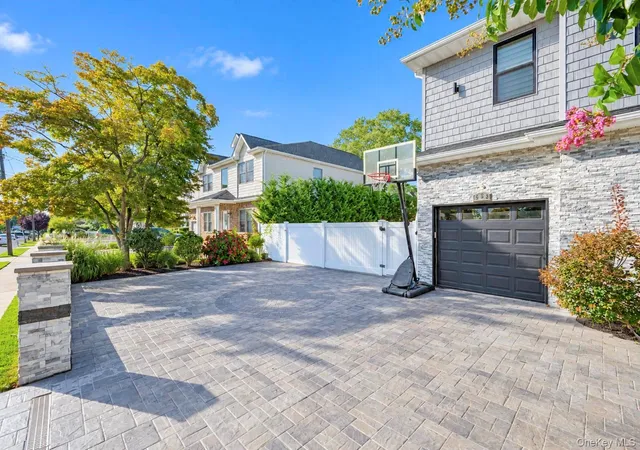Photo 3 of Single family home for sale at 552 Dover Rd, Hempstead, NY 11572 | MLS# 1046676 | Listing updated on 2026-10-07