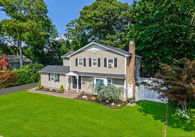 Photo 2 of Single family home for sale at 15 Jamar Ln, Brookhaven, NY 11779 | MLS# 1046689 | Listing updated on 2026-09-06