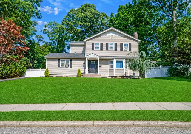 Photo 3 of Single family home for sale at 15 Jamar Ln, Brookhaven, NY 11779 | MLS# 1046689 | Listing updated on 2026-09-06