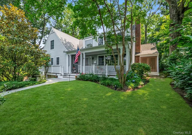 Single family home for sale at 4 Sunset Ln, North Hempstead, NY 11050 | MLS# 1046695