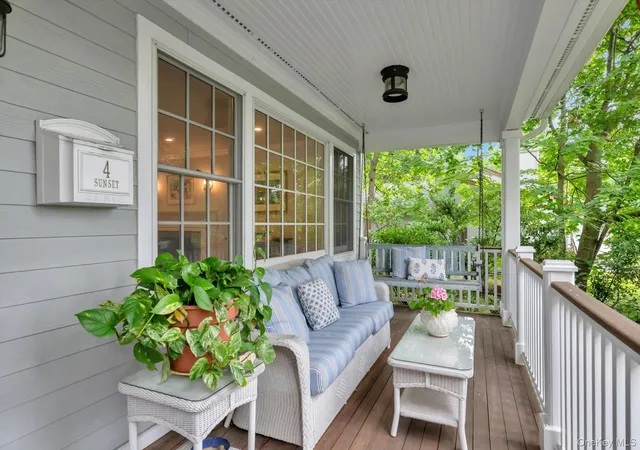 Photo 1 of Single family home for sale at 4 Sunset Ln, North Hempstead, NY 11050 | MLS# 1046695 | Listing updated on 2026-10-02