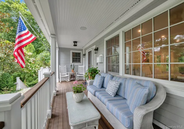Photo 2 of Single family home for sale at 4 Sunset Ln, North Hempstead, NY 11050 | MLS# 1046695 | Listing updated on 2026-10-02