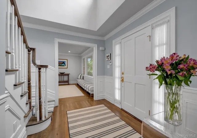 Photo 3 of Single family home for sale at 4 Sunset Ln, North Hempstead, NY 11050 | MLS# 1046695 | Listing updated on 2026-10-02