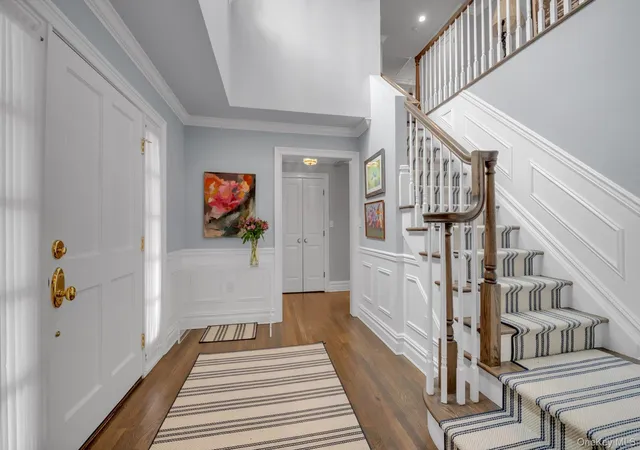 Photo 4 of Single family home for sale at 4 Sunset Ln, North Hempstead, NY 11050 | MLS# 1046695 | Listing updated on 2026-10-02