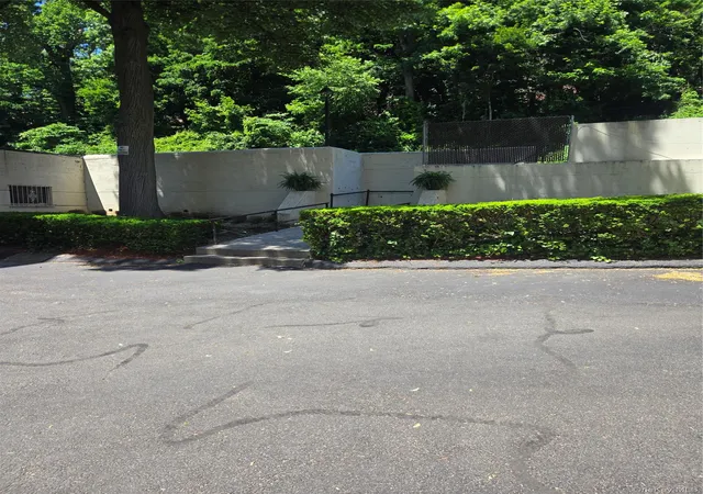 Listing Photo 2 - Condo for sale in building located at 765 Bronx River, Yonkers, NY 10708 - Unit #3F