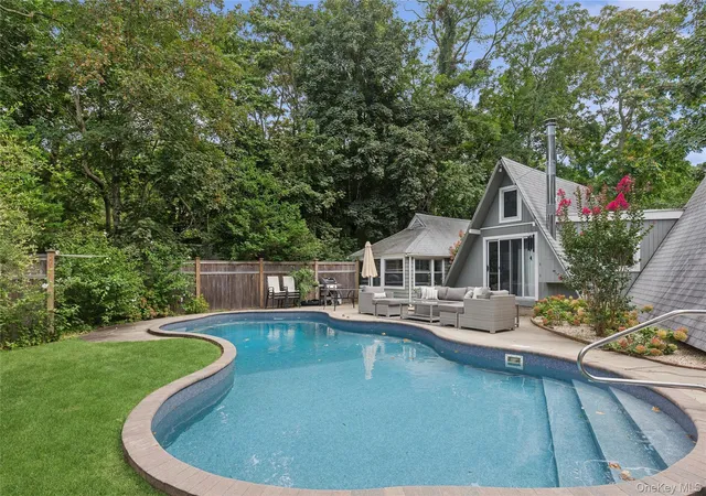 Single family home for sale at 10 Oak Ln, Southampton, NY 11963 | MLS# 1046705