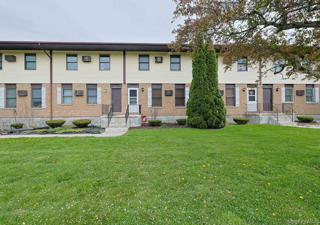 Photo 3 of Sale Pending at 204 Parr Meadow Dr #2D, Newburgh (town), NY 12550 | MLS# 1046709 | Listing updated on 2026-09-27