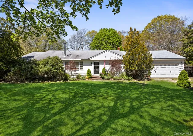 Photo 1 of Single family home for sale at 13 Booker Ln, Southampton, NY 11977 | MLS# 1046727 | Listing updated on 2026-09-05