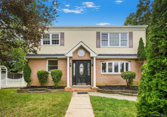 Photo 1 of Single family home for sale at 1565 10th Street, West Babylon, NY 11704 | MLS# 1046732 | Listing updated on 2026-09-18