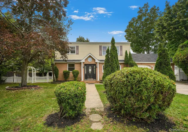 Photo 2 of Single family home for sale at 1565 10th Street, West Babylon, NY 11704 | MLS# 1046732 | Listing updated on 2026-09-18
