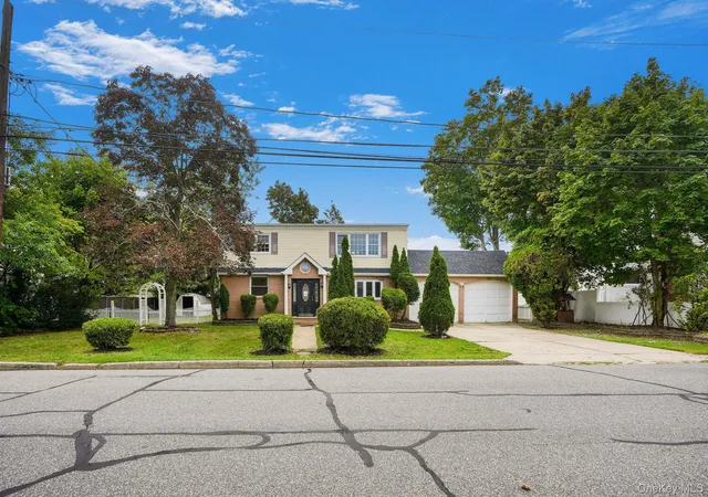Photo 3 of Single family home for sale at 1565 10th Street, West Babylon, NY 11704 | MLS# 1046732 | Listing updated on 2026-09-18