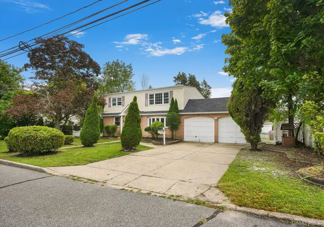 Photo 3 of Single family home for sale at 1565 10th Street, West Babylon, NY 11704 | MLS# 1046732 | Listing updated on 2026-09-18