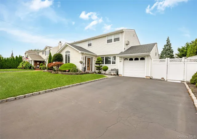 Photo 3 of Single family home for sale at 30 Swan Dr, Oyster Bay, NY 11758 | MLS# 1046753 | Listing updated on 2026-10-04