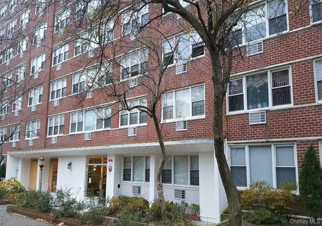 Condo for sale at 172-70 Highland Ave #3M, New York, NY 11432 | MLS# 1046769