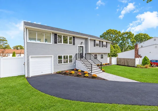 Photo 1 of Single family home for sale at 11 Bell Ct, Brookhaven, NY 11779 | MLS# 1046770 | Listing updated on 2026-10-29