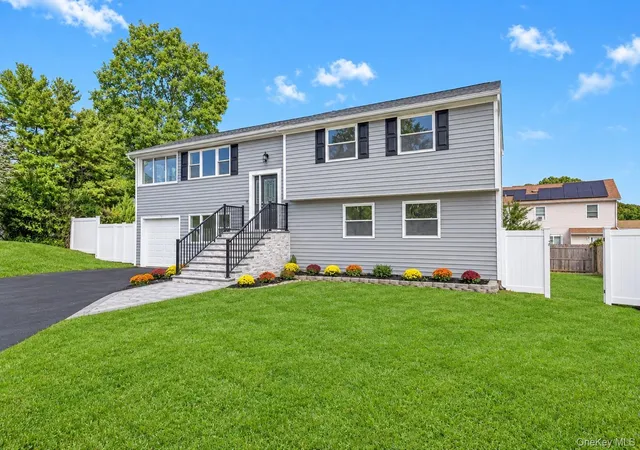 Photo 2 of Single family home for sale at 11 Bell Ct, Brookhaven, NY 11779 | MLS# 1046770 | Listing updated on 2026-10-29