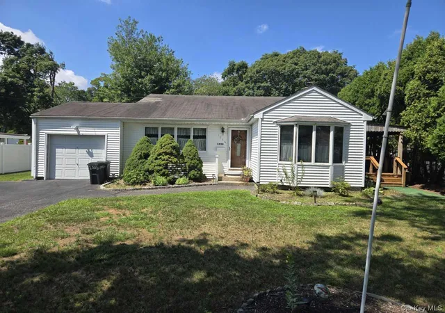 Photo 1 of Single family home for sale at 1556 N Gardiner Dr, Islip, NY 11706 | MLS# 1046781 | Listing updated on 2026-09-06