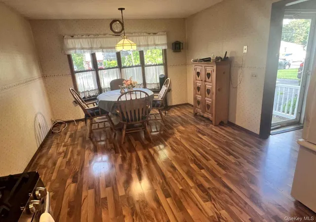 Photo 3 of Single family home for sale at 1556 N Gardiner Dr, Islip, NY 11706 | MLS# 1046781 | Listing updated on 2026-10-01