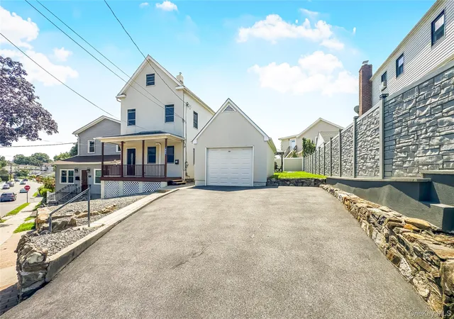 Photo 21 of Single family home for sale at 949 Mile Sq Rd, Yonkers, NY 10704 | MLS# 1046783 | Listing updated on 2026-09-05