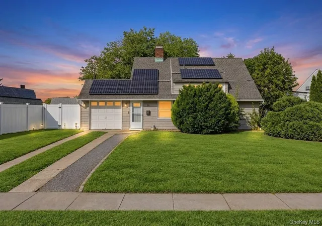 Photo 1 of Single family home for sale at 35 Meeting Ln, Oyster Bay, NY 11801 | MLS# 1046786 | Listing updated on 2026-09-06