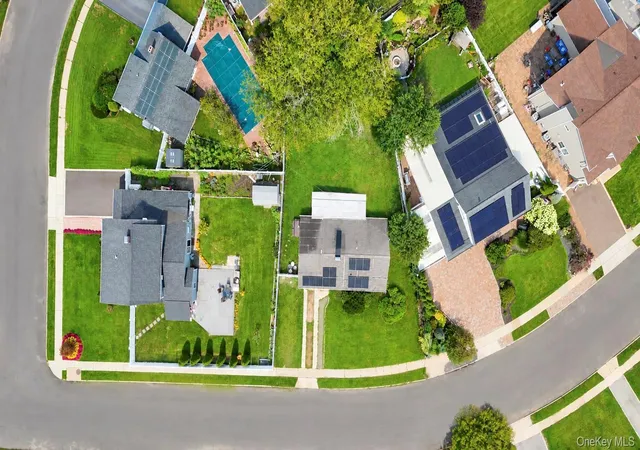 Photo 2 of Single family home for sale at 35 Meeting Ln, Oyster Bay, NY 11801 | MLS# 1046786 | Listing updated on 2026-09-06