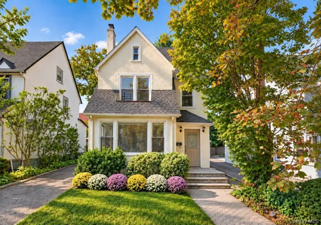 Photo 1 of Single family home for sale at 37 Jayson Ave, North Hempstead, NY 11021 | MLS# 1046787 | Listing updated on 2026-09-19