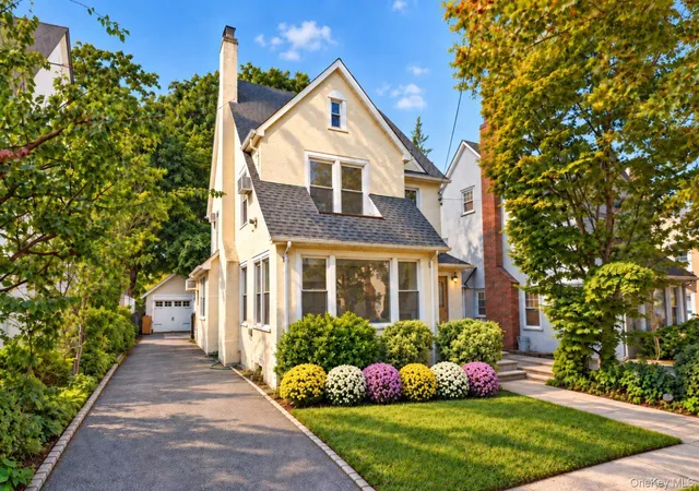 Photo 2 of Single family home for sale at 37 Jayson Ave, North Hempstead, NY 11021 | MLS# 1046787 | Listing updated on 2026-09-19