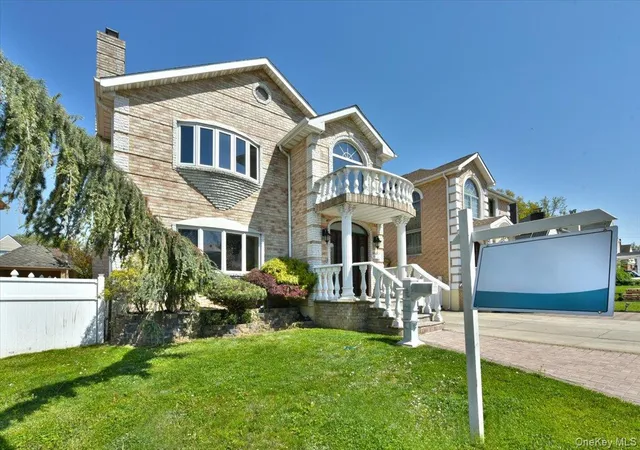 Photo 3 of Single family home for sale at 7627 175th Street, New York, NY 11366 | MLS# 1046805 | Listing updated on 2026-09-04