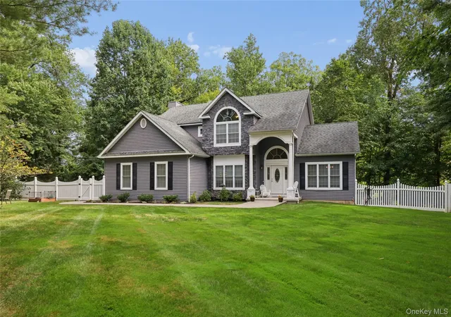Photo 2 of Single family home for sale at 220 N Little Tor Rd, Clarkstown, NY 10956 | MLS# 1046810 | Listing updated on 2026-10-05