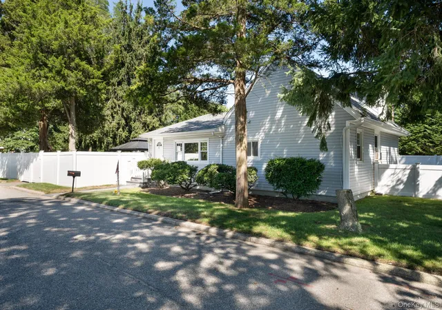 Photo 3 of Single family home for sale at 51 Norwood Ave, Brookhaven, NY 11776 | MLS# 1046814 | Listing updated on 2026-09-28