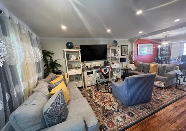 Photo 4 of Single family home for sale at 1023b E 229th Street, New York, NY 10466 | MLS# 1046825 | Listing updated on 2026-09-16