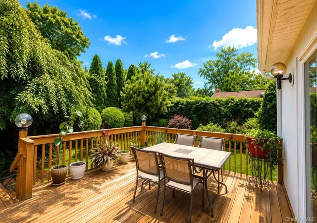 Photo 19 of Single family home for sale at 54 Magnolia Ln, Oyster Bay, NY 11753 | MLS# 1046827 | Listing updated on 2026-09-06