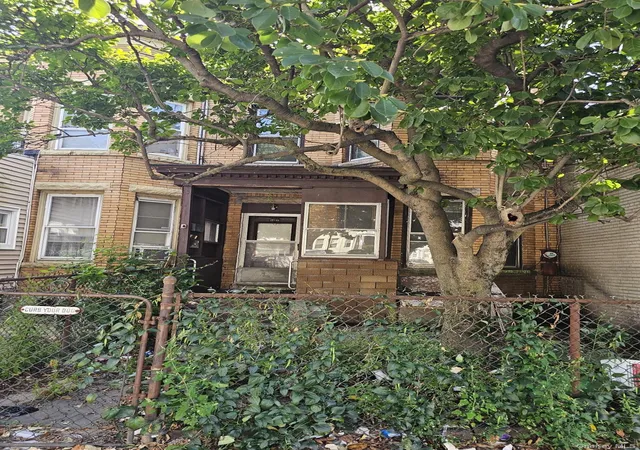 Photo 1 of Single family home for sale at 171 Mclean Ave, Yonkers, NY 10705 | MLS# 1046844 | Listing updated on 2026-09-08