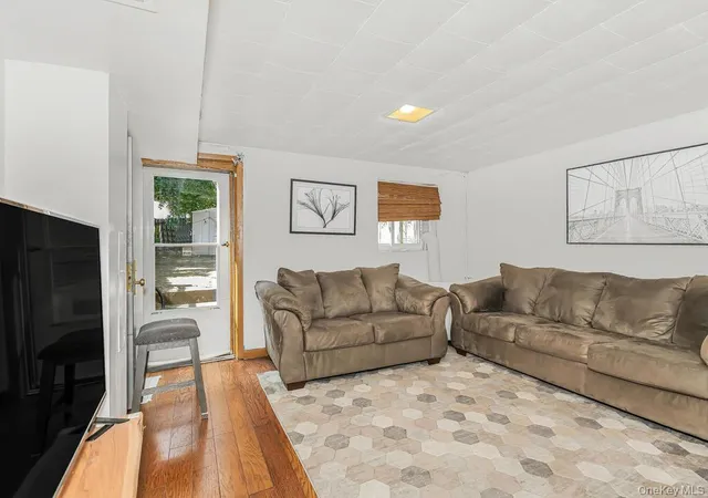 Photo 4 of Single family home for sale at 2951 Kingsland Ave, New York, NY 10469 | MLS# 1046847 | Listing updated on 2026-09-04
