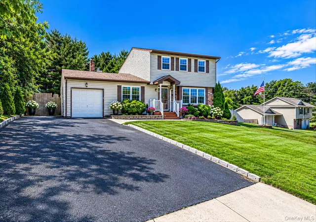 Photo 2 of Sale Pending at 4 Rolling Hills Dr, Brookhaven, NY 11961 | MLS# 1046863 | Listing updated on 2026-09-22