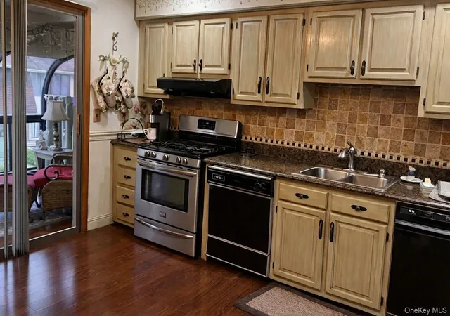 Photo 3 of Condo for sale at 20 Laurel Ave #60, Islip, NY 11730 | MLS# 1046864 | Listing updated on 2026-09-29