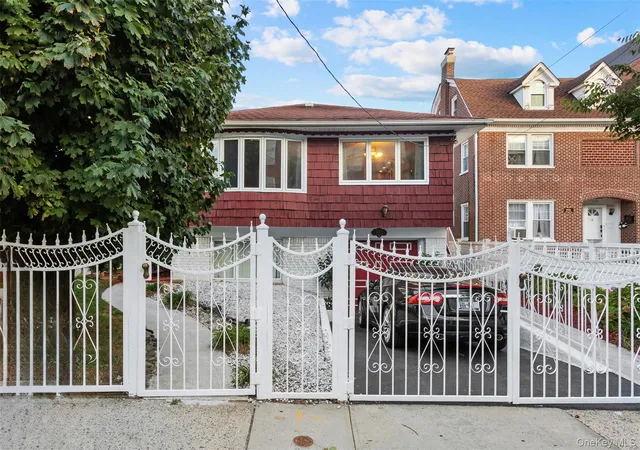 Photo 1 of Single family home for sale at 552 Briar Pl, New York, NY 11691 | MLS# 1046867 | Listing updated on 2026-09-07