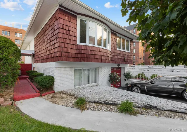 Photo 2 of Single family home for sale at 552 Briar Pl, New York, NY 11691 | MLS# 1046867 | Listing updated on 2026-09-07