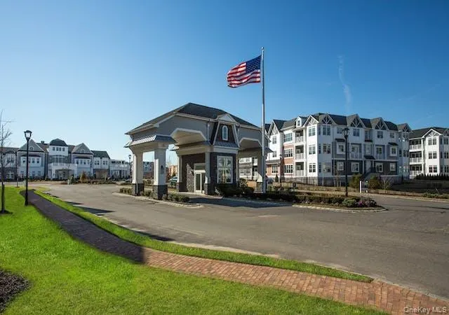 Listing Photo 2 - Condo for sale in building located at 38204 Winterberry Dr, Oyster Bay, NY 11803
