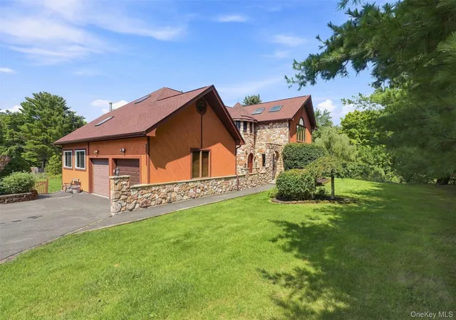 Photo 2 of Single family home for sale at 289 Pine Grv Rd, Middletown, NY 10940 | MLS# 1046894 | Listing updated on 2026-10-07