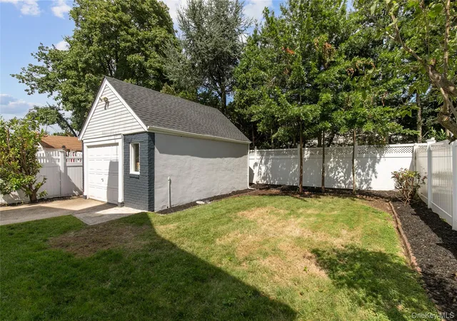 Photo 16 of Manufactured home for sale at 529 7th Avenue, North Hempstead, NY 11040 | MLS# 1046926 | Listing updated on 2026-09-08