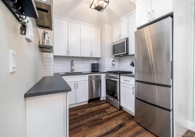 Photo 2 of Condo for sale at 370 W Broadway #3M, Long Beach, NY 11561 | MLS# 1046934 | Listing updated on 2026-09-22