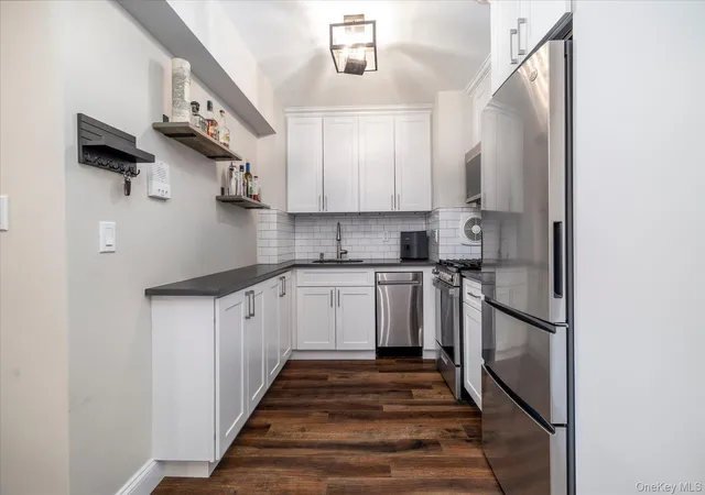 Photo 3 of Condo for sale at 370 W Broadway #3M, Long Beach, NY 11561 | MLS# 1046934 | Listing updated on 2026-09-22