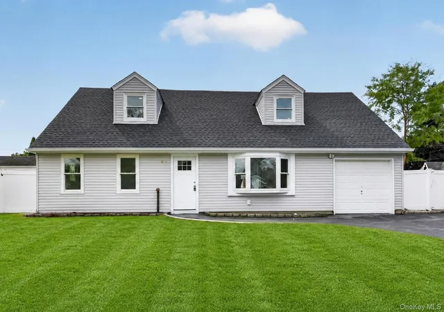 Photo 1 of Single family home for sale at 42 Clymer St, Brookhaven, NY 11776 | MLS# 1046952 | Listing updated on 2026-09-06
