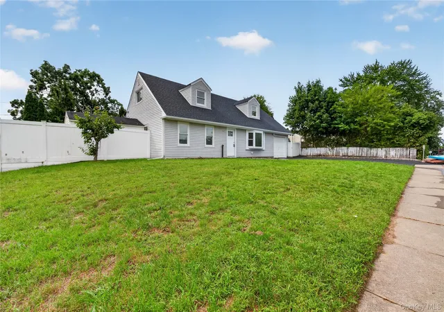 Photo 38 of Single family home for sale at 42 Clymer St, Brookhaven, NY 11776 | MLS# 1046952 | Listing updated on 2026-09-06