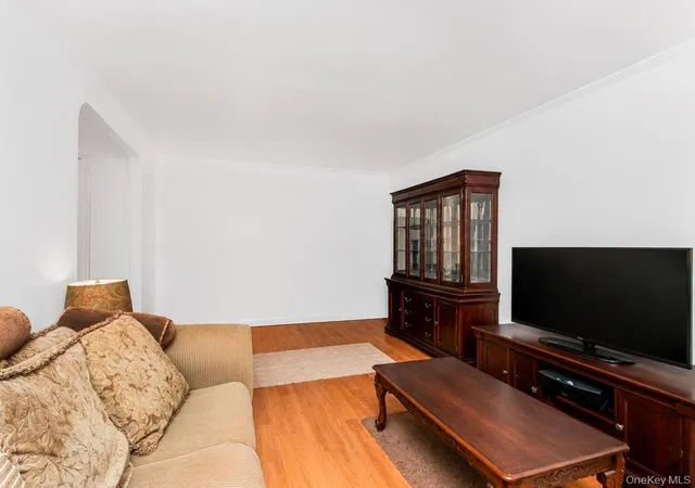 Photo 3 of House for sale at 306 E Mosholu Pkwy S #4F, New York, NY 10458 | MLS# 1046962 | Listing updated on 2026-10-01