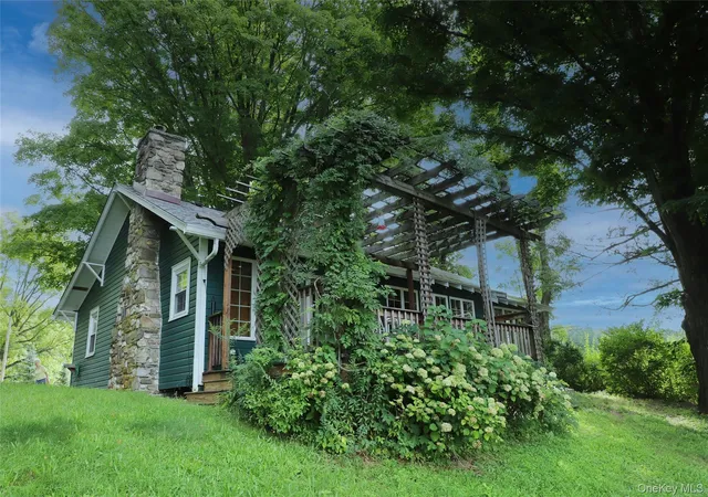 Photo 4 of Single family home for sale at 181 Country Clb Dr, Red Hook, NY 12571 | MLS# 1046965 | Listing updated on 2026-09-12
