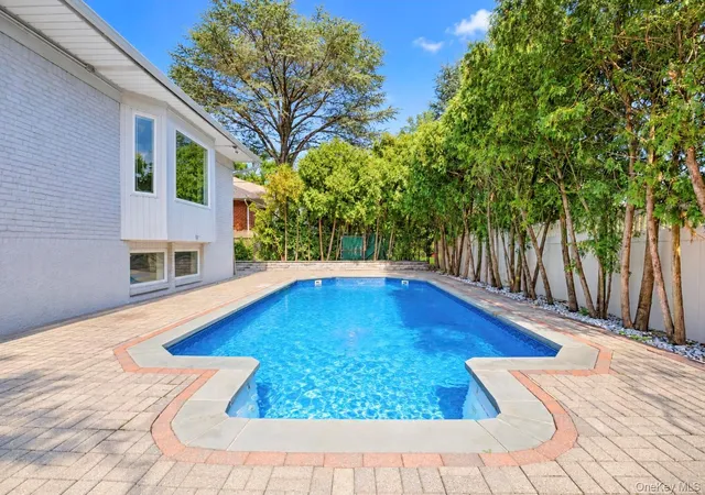 Photo 32 of Single family home for sale at 2020 Valentines Rd, Oyster Bay, NY 11590 | MLS# 1046968 | Listing updated on 2026-09-06