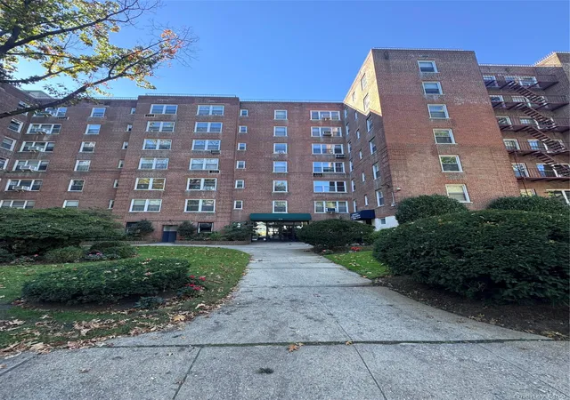 Condo for sale at 27-04 Parsons Blvd #2G, New York, NY 11354 | MLS# 1046990