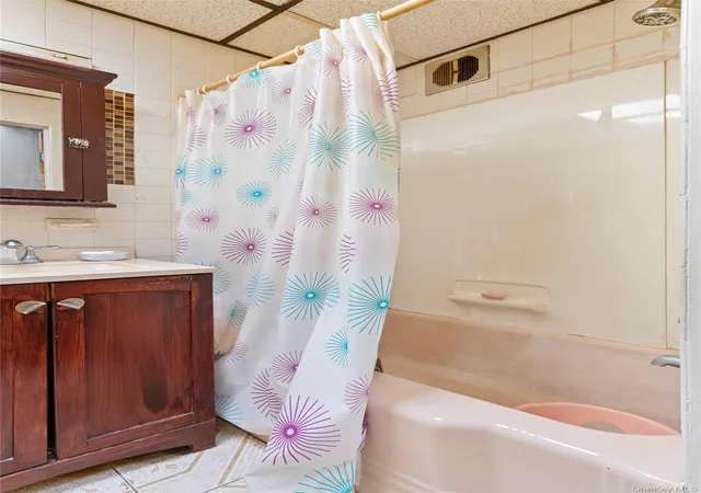 Photo 4 of House for sale at 7516 64th Street, New York, NY 11385 | MLS# 1047019 | Listing updated on 2026-10-24